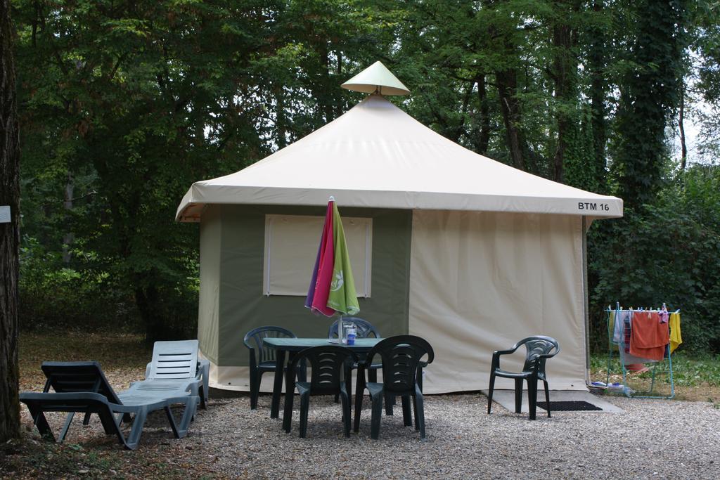 Le Camping Des 3 Lacs Belmont-Tramonet Esterno foto