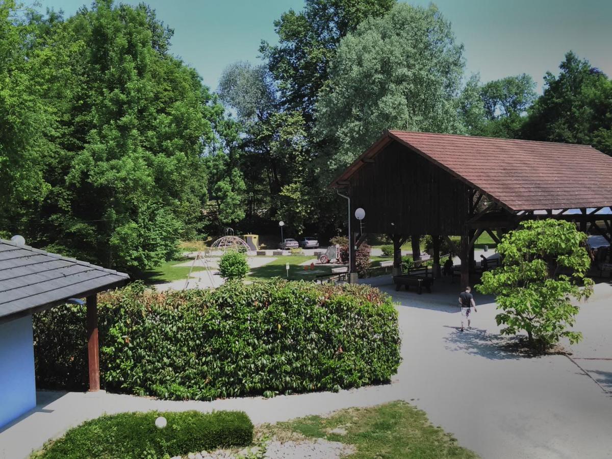 Le Camping Des 3 Lacs Belmont-Tramonet Esterno foto